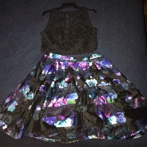 Sequin Hearts Juniors two piece floral dress